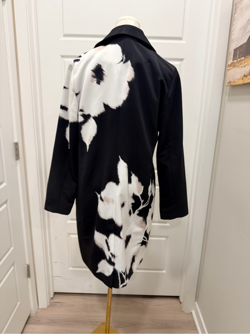 Chico’s Black & White Abstract Print Long Coat - Picture 5 of 7